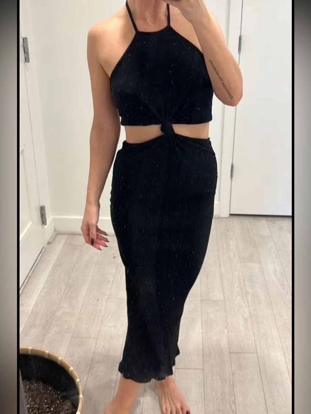 Vici Black Cutout Midi Pencil Skirt